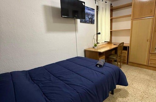 Cornella de Llobregat Resort | 82 m² Private room ∙ 1 bedroom ∙ 1 guest