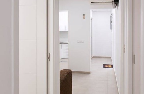 Cornella de Llobregat Apartment | 88 m² Apartment ∙ 3 bedrooms ∙ 7 guests