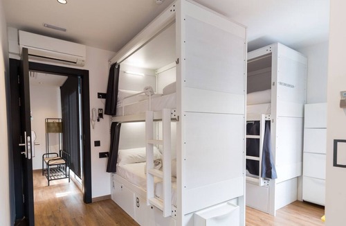 El Prat de Llobregat Hostel | Airhostel Barcelona Aeropuerto