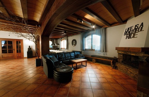 El Prat de Llobregat Cabin | Airport Suite 2 (private bathroom) 8 minutes drive from the airport