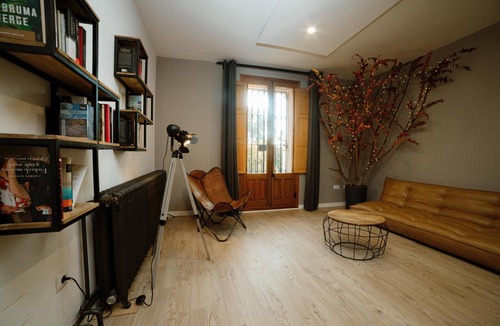 El Prat de Llobregat Cabin | Airport Suite 2 (private bathroom) 8 minutes drive from the airport