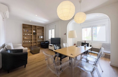 Sants Apartment | Amazing 4-bedroom apartment just minutes from downtown