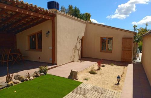 San Martin Sarroca Apartment | Apartament rural amb piscina i jardí