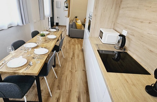 Badalona Apartment | Apartamento Premium Ideal Familias y Grupos muy Cerca de Barcelona