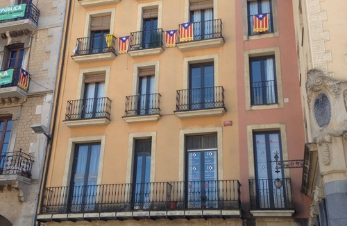 Vic Condo | Apartaments Vicus 2 with views of the Plaza Mayor de Vic