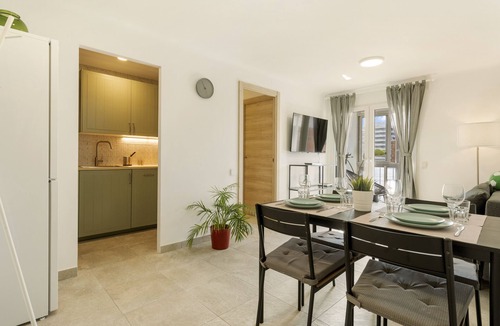 El Besos i el Maresme Apartment | Apartment 'Apartamento Cerca De La Playa' with Balcony, Wi-Fi and Air Conditioning