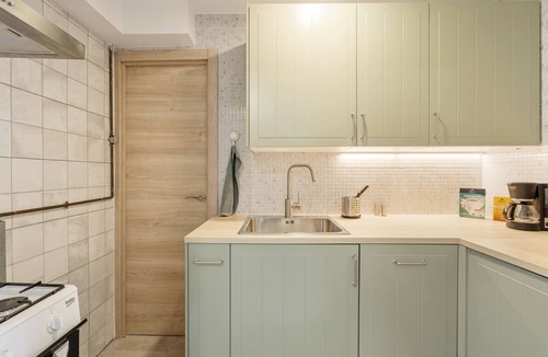 El Besos i el Maresme Apartment | Apartment 'Apartamento Cerca De La Playa' with Balcony, Wi-Fi and Air Conditioning