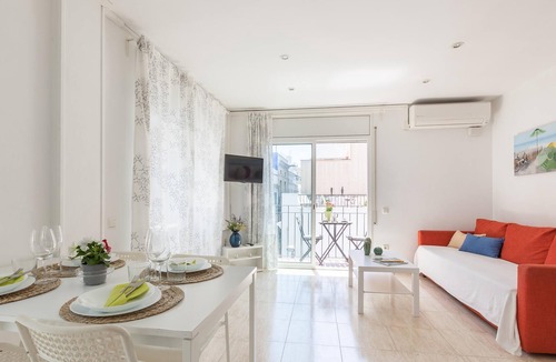 Sitges Town Center Apartment | Apartment 'Bonaire' near the beach with balcony, air conditioning & Wi-Fi