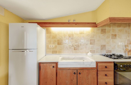 San Martin Sarroca Apartment | Apartment 'Cal Tuyà De Dalt' with Shared Pool, Shared Terrace and Shared Garden