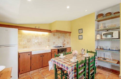 San Martin Sarroca Apartment | Apartment 'Cal Tuyà De Dalt' with Shared Pool, Shared Terrace and Shared Garden
