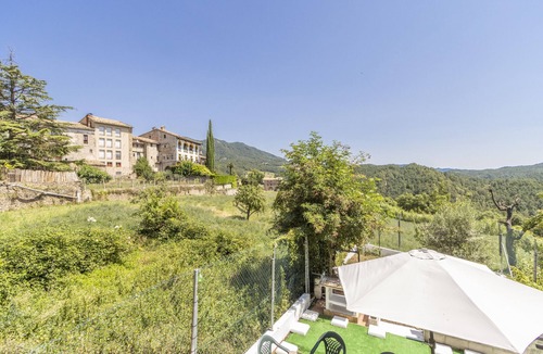 Borreda Apartment | Apartment 'Cal Confianza' with Mountain View, Private Garden and Wi-Fi