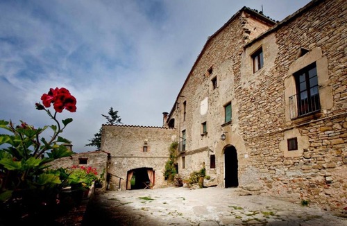 Castelltercol Apartment | Apartment 'Casa Cueva De Piedra' with Mountain View, Shared Pool and Wi-Fi