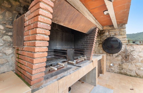 Jorba Apartment | Apartment 'Les Muntades Foc' with Mountain View, Wi-Fi and Air Conditioning