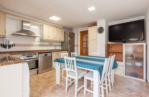 Malgrat de Mar Apartment | Apartment 'Malgrat' with Private Terrace, Wi-Fi and Air Conditioning