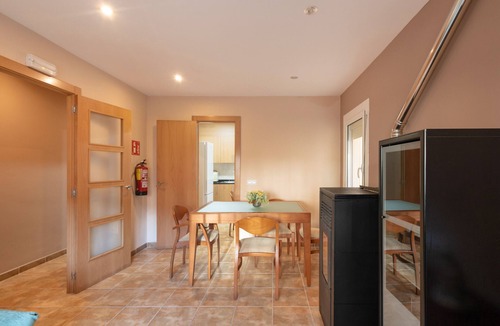 Cercs Apartment | Apartment 'Menvil' with Mountain Views, Private Terrace and Wi-Fi