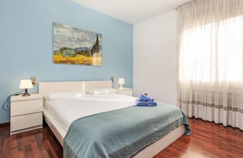 Les Corts Apartment | Apartment Sants-Les Corts Galileu by Interhome