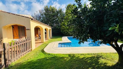 San Martin Sarroca Apartment | Apartment with private pool and garden