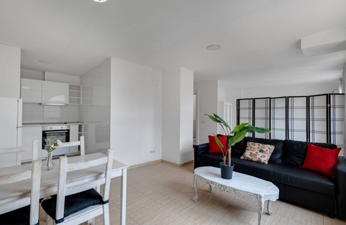 Centre Historic de Manresa Apartment | Apartment 'Wonderful Center Manresa' with Private Terrace, Wi-Fi and Air Conditioning