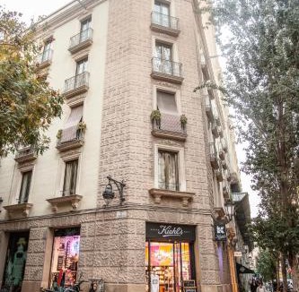 El Born Apartment | BCNGOTIC 33