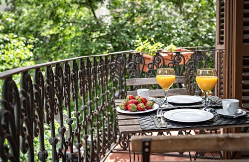 L'Antiga Esquerra de l'Eixample Apartment | Beautiful 2 bedroom with a balcony