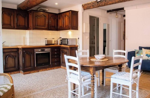 Antibes City Centre Apartment | Beautiful authentic apartment in the heart of old