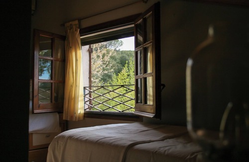 Dosrius Cottage | Beautiful rural house with pool and BBQ in the middle of the forest. Suitable for pets
