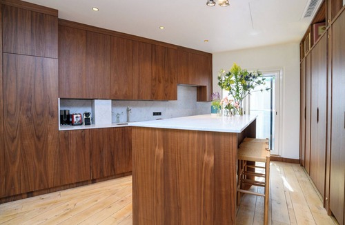 Quartier de l'Ecole-Militaire Apartment | Between St Germain & Eiffel Tower townhouse view AC 5 bedroom - service options
