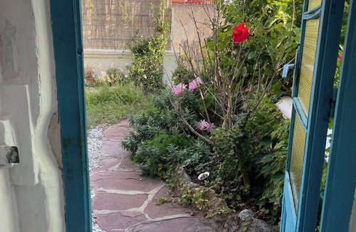 Masnou House | Blue house offers sea and city