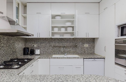 Les Corts Apartment | Blueground | Pedralbes, AC, balcony, nr park