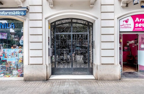 Les Corts Apartment | Blueground | Pedralbes, AC & w/d, nr Camp Nou