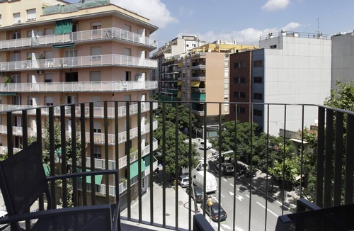 Les Corts Apartment | Bright one-bedroom apartment with balcony