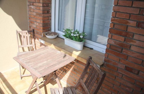 Les Corts Apartment | BY DAYS CLOSE TO FCB STADIUM, NICE & CONFORTABLE WITH A FREE PARKING SPACE