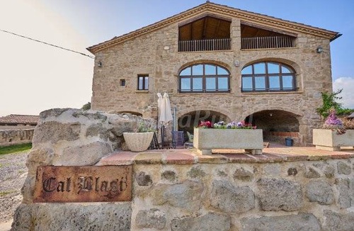 Casserres Cottage | Cabin ∙ 7 bedrooms ∙ 18 guests