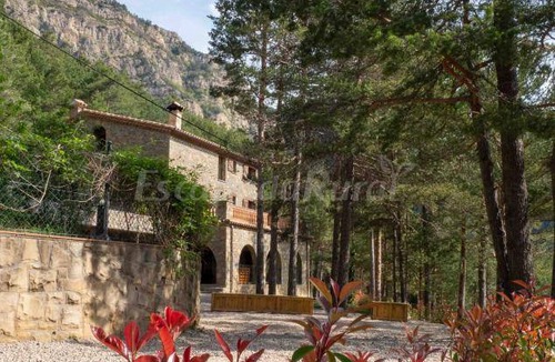 Castell de l'Areny Cottage | Cabin ∙ 8 bedrooms ∙ 19 guests
