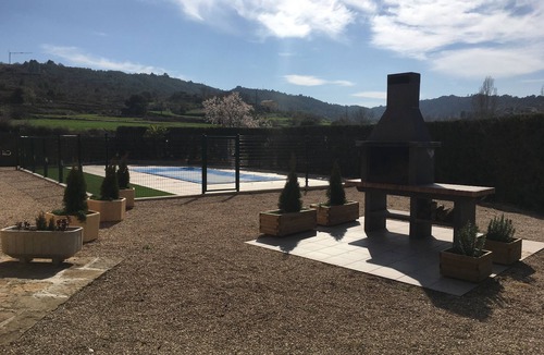 Cardona House | CAL MIRÓ NOU -Holliday villa with pool and barbacue 1 hour awa from Barcelona-