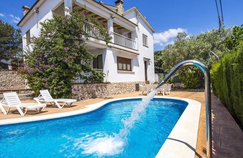 Canyelles Cottage | CAL VIVES with Pool, Barbecue, WI-FI and Tennis Court just 8 kms from Sitges