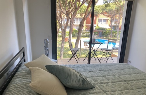 Gava House | Casa Adosada con Piscina Frente a la Playa de Gavà Mar