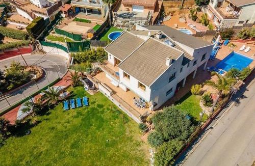 Santa Susanna Villa | Casa de 2000 m2 Piscina Mar Barbacoa y Felicidad