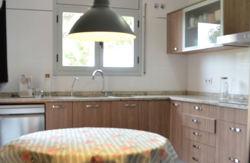 Canaletes House | Casa Familiar Rodeada de Viñedos, con Piscina y Sala de Juegos