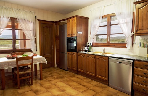 El Pla del Penedes Cottage | Casa Fontanals for 10 people