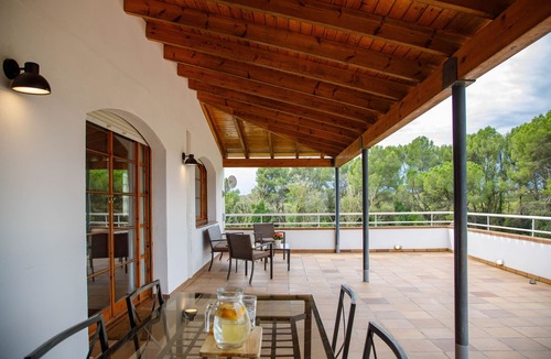 El Pla del Penedes Cottage | Casa Fontanals for 10 people