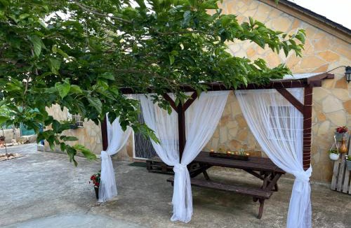La Torre de Claramunt House | Casita rural con piscina