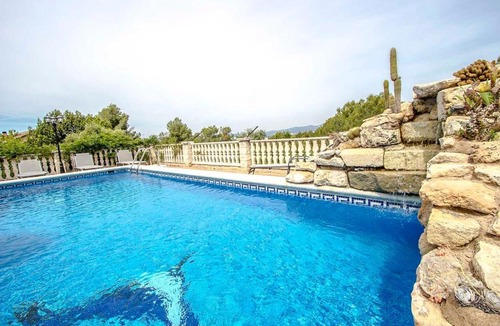 Castellet i la Gornal Villa | Catalunya Casas Enticing Elegance , 10min to Costa Dorada beaches!
