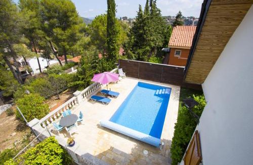Santa Rosa Villa | Catalunya Casas Private paradise - hop, skipjump to Barcelona!