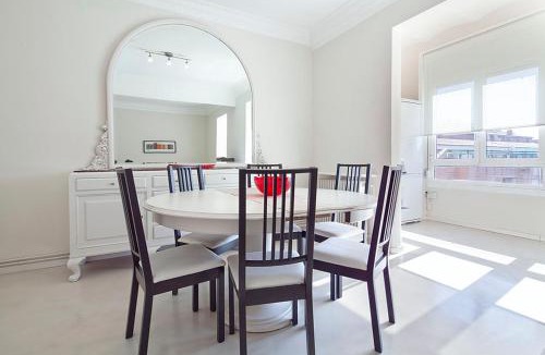 el Fort Pienc Apartment | Central and Spacious Family Apartment