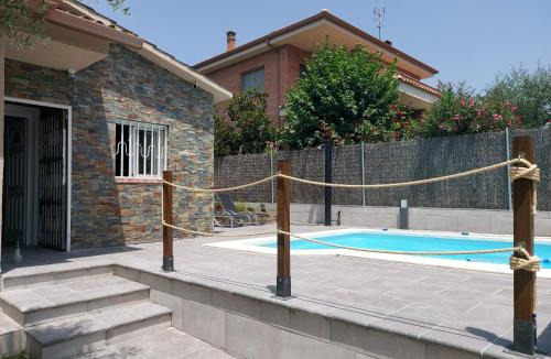 Sant Antoni de Vilamajor House | Cerca de Barcelona, y entre tres Parques Naturales, casa de 4 habitaciones y 2 baños con piscina, barbacoa y chimenea