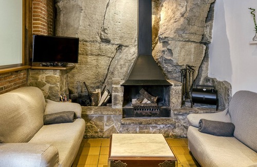 Rupit I Pruit Ski Chalet | Chalet "Casa L'Art" with Mountain View, Private Terrace & Wi-Fi