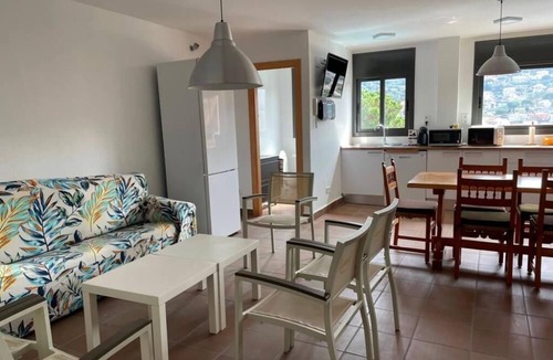 Sant Fost de Campsentelles Villa | Chambre à 30 Minutes de Barcelone Avec Salle de Bain et Piscine Partagées