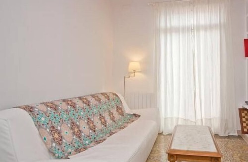 la Vila de Gracia Apartment | Close Gaudi, Gracia equipped apartment, Barcelona, WIFI, balcony, AC & elevator