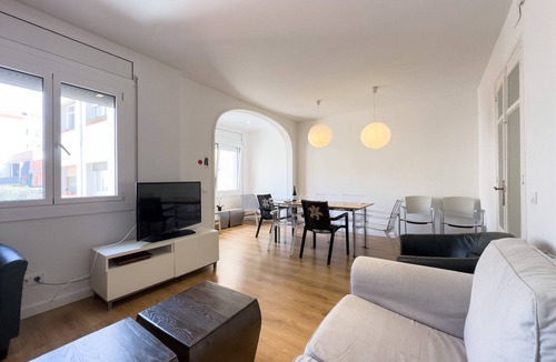 Sants Apartment | Comfy 4 bedroom apartment minutes from the city center